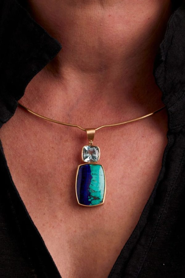 Daria de Koning Green Blue Pendant Seafoam beryl, azurite malachite, 18k yellow gold For Sale